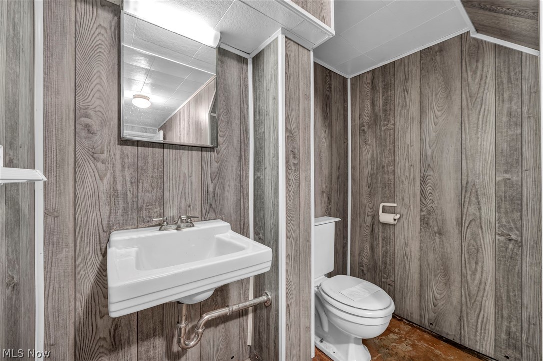 5843 Louise Avenue NW Champion OH 44483