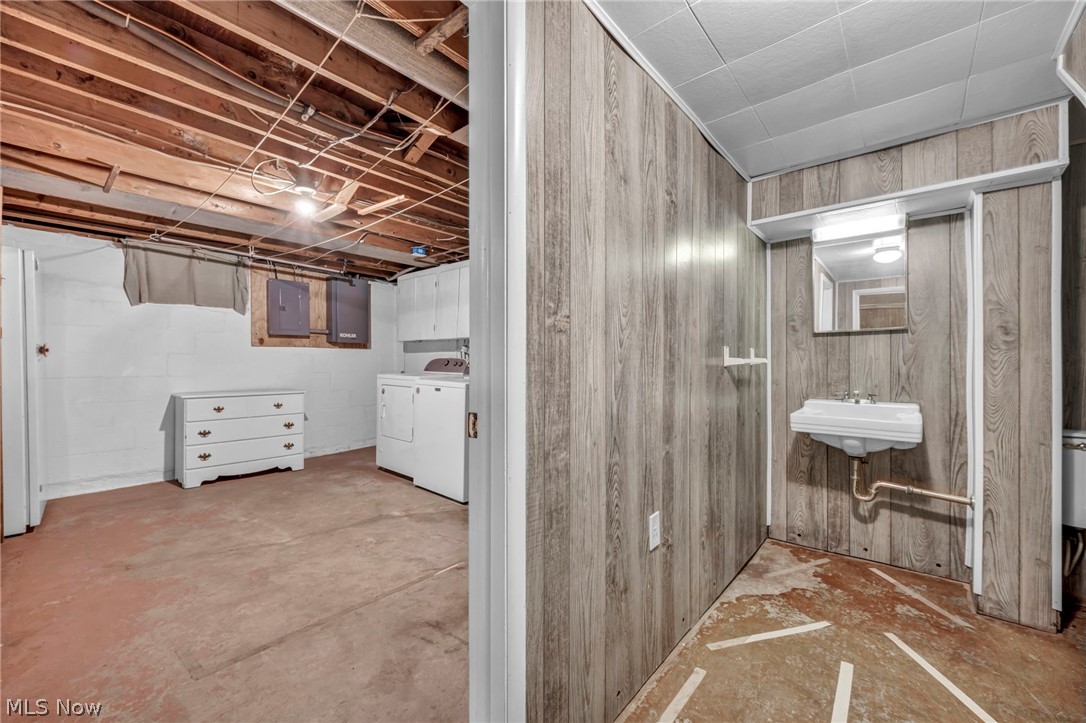 5843 Louise Avenue NW Champion OH 44483