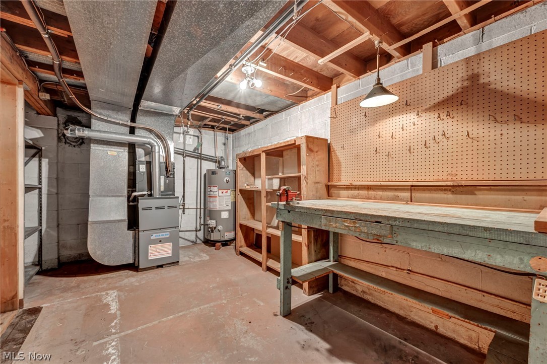 5843 Louise Avenue NW Champion OH 44483