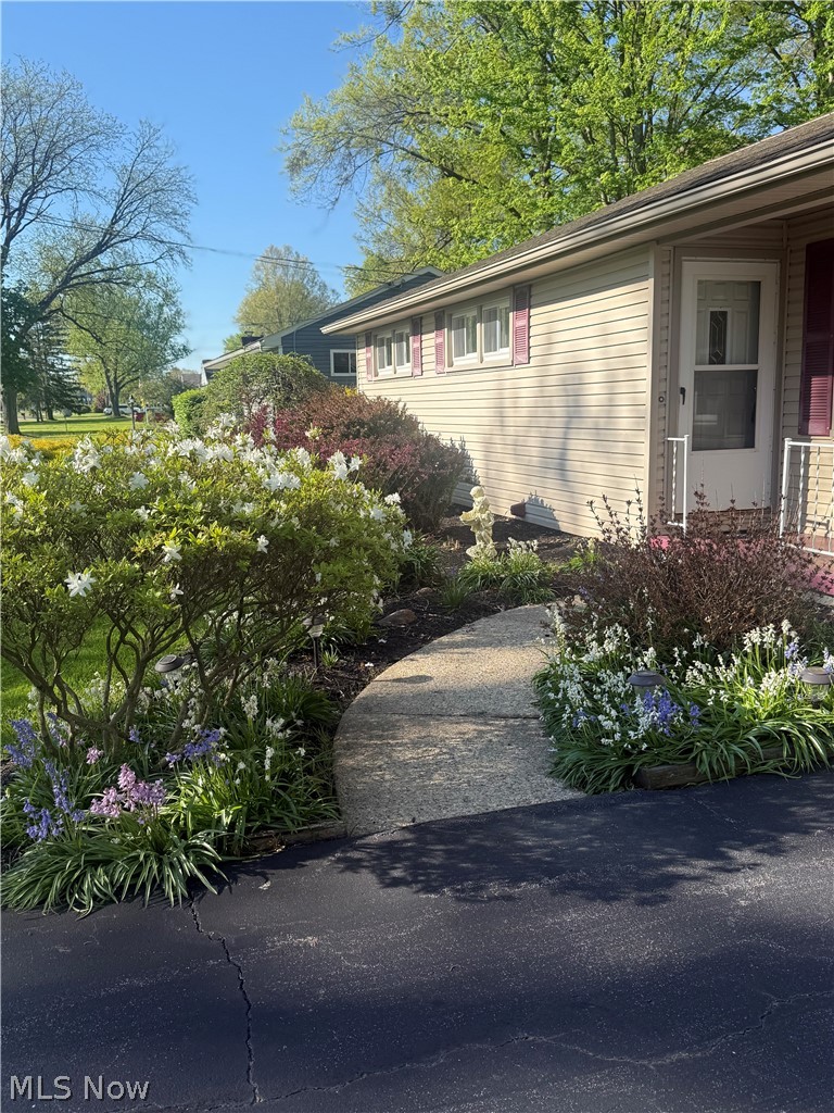 5843 Louise Avenue NW Champion OH 44483