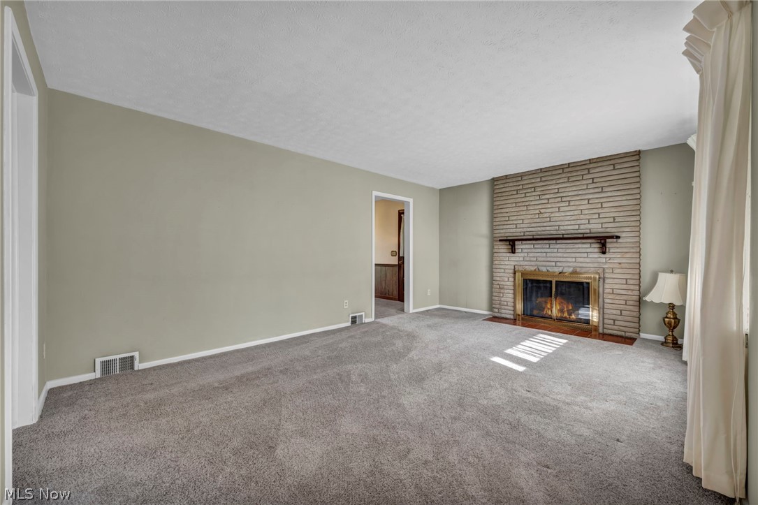 5843 Louise Avenue NW Champion OH 44483