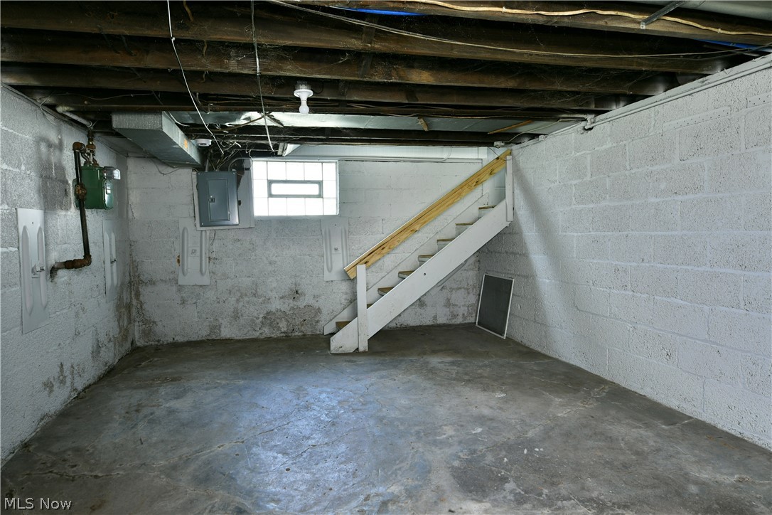 1157 Mckinley Street NE Warren OH 44483
