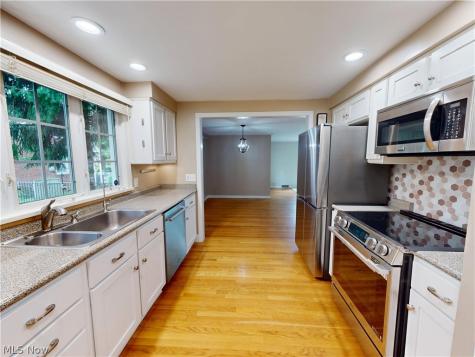 34 E 211th Street Euclid OH 44123