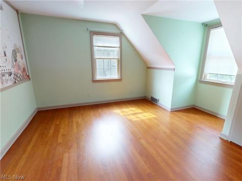 34 E 211th Street Euclid OH 44123