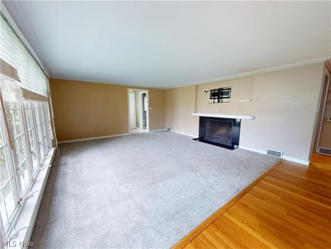 34 E 211th Street Euclid OH 44123