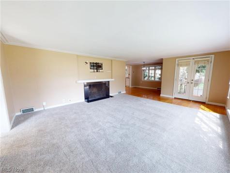 34 E 211th Street Euclid OH 44123
