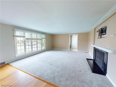 34 E 211th Street Euclid OH 44123