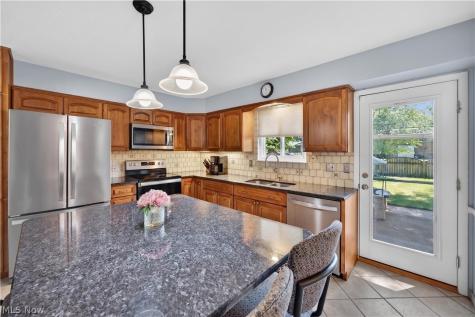 4563 Azalea Lane North Olmsted OH 44070