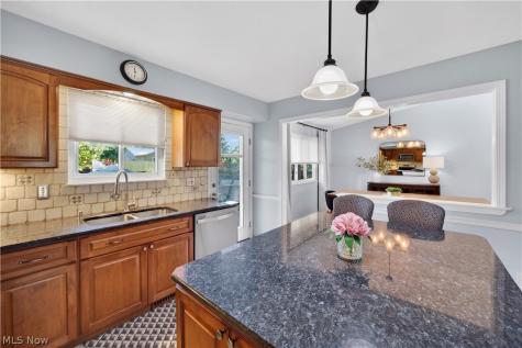 4563 Azalea Lane North Olmsted OH 44070