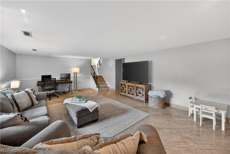 4563 Azalea Lane North Olmsted OH 44070