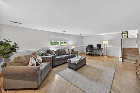 4563 Azalea Lane North Olmsted OH 44070