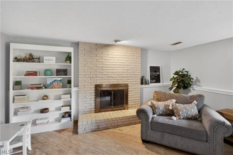 4563 Azalea Lane North Olmsted OH 44070