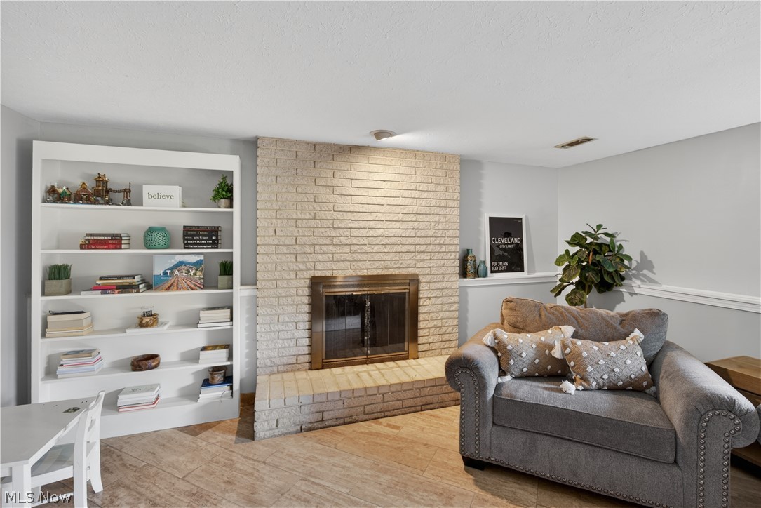 4563 Azalea Lane North Olmsted OH 44070