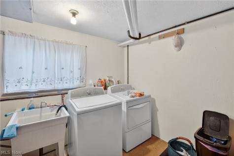 4563 Azalea Lane North Olmsted OH 44070