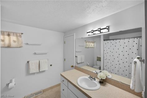 4563 Azalea Lane North Olmsted OH 44070