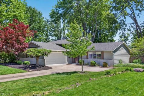 4563 Azalea Lane North Olmsted OH 44070