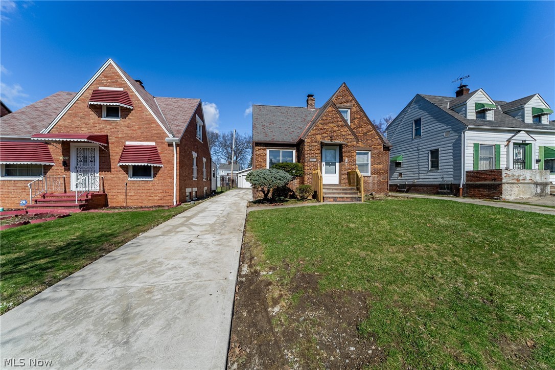 15705 Throckley Avenue Cleveland OH 44128