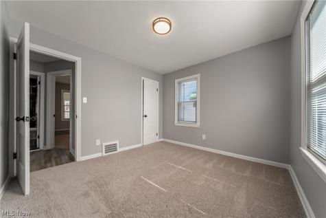 15705 Throckley Avenue Cleveland OH 44128