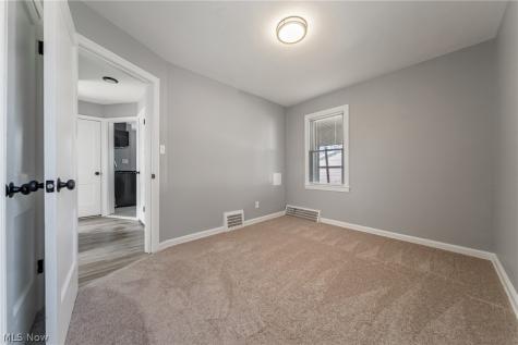 15705 Throckley Avenue Cleveland OH 44128