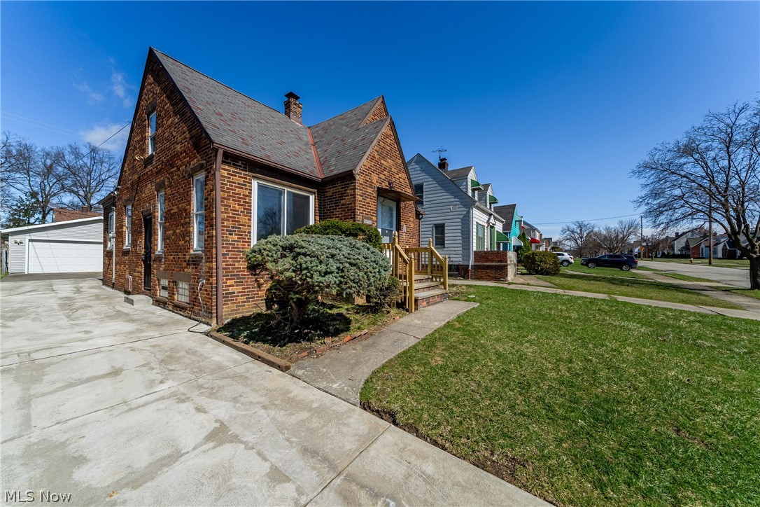 15705 Throckley Avenue Cleveland OH 44128