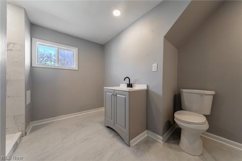 15705 Throckley Avenue Cleveland OH 44128