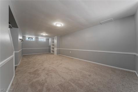 15705 Throckley Avenue Cleveland OH 44128