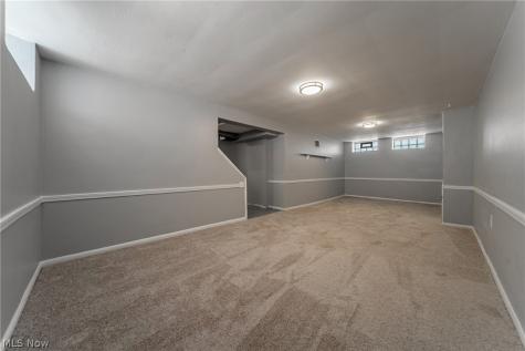 15705 Throckley Avenue Cleveland OH 44128