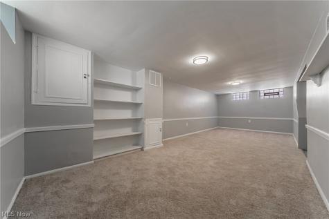 15705 Throckley Avenue Cleveland OH 44128