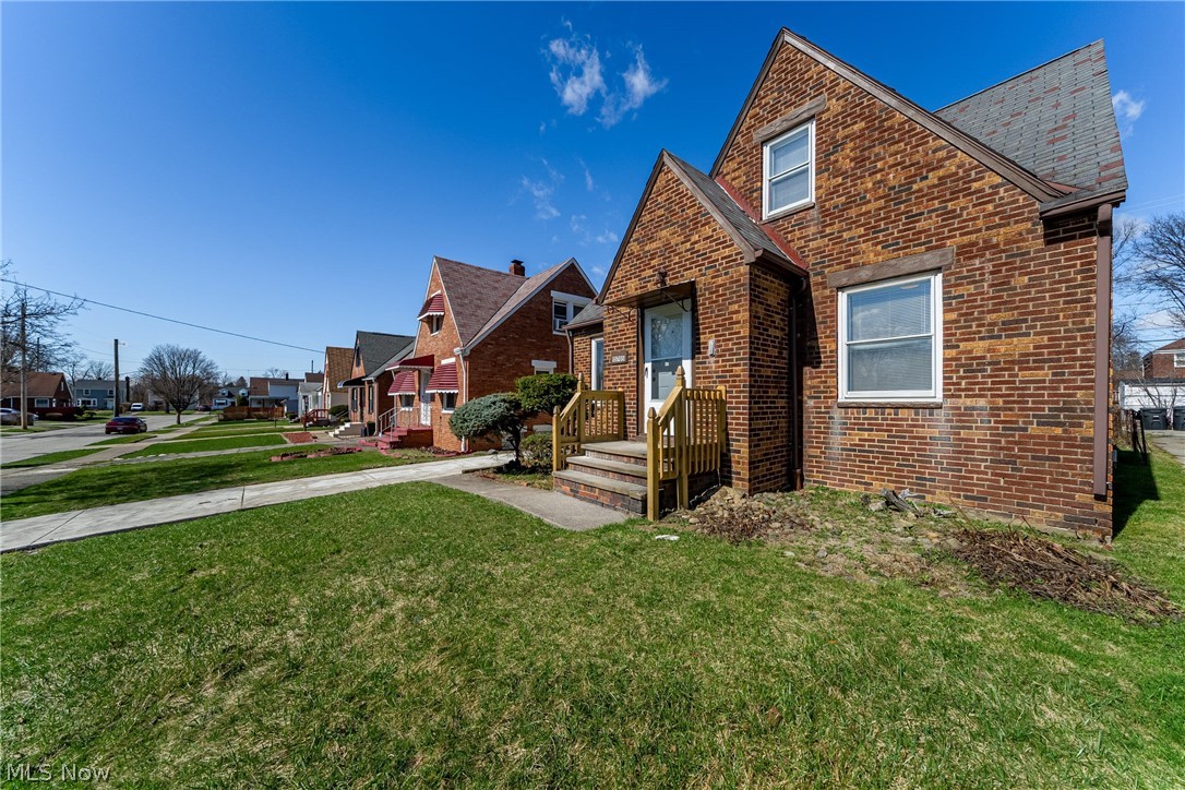 15705 Throckley Avenue Cleveland OH 44128