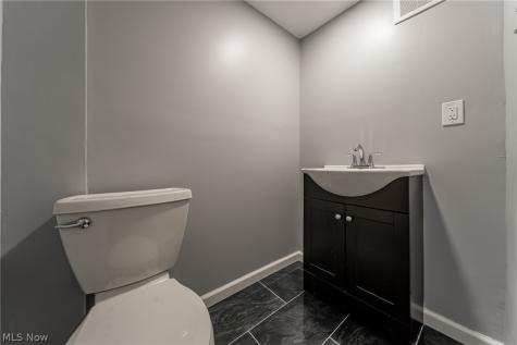 15705 Throckley Avenue Cleveland OH 44128