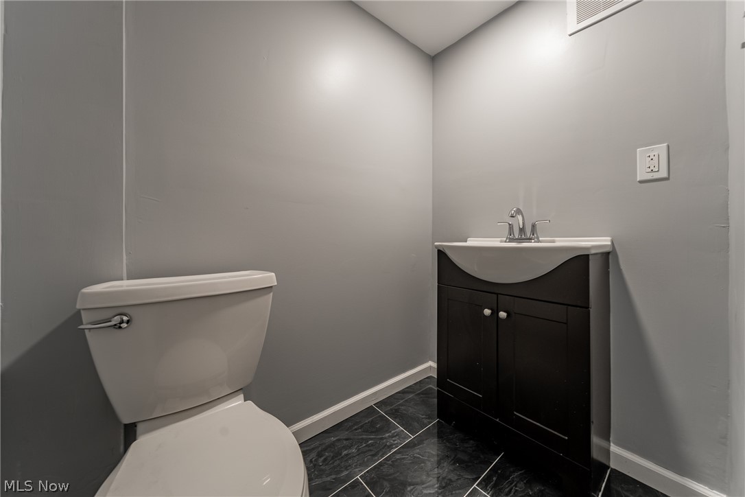 15705 Throckley Avenue Cleveland OH 44128