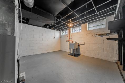 15705 Throckley Avenue Cleveland OH 44128