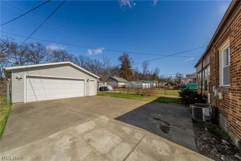 15705 Throckley Avenue Cleveland OH 44128