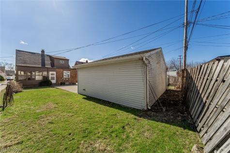 15705 Throckley Avenue Cleveland OH 44128