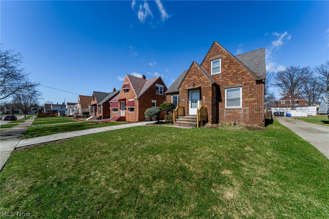 15705 Throckley Avenue Cleveland OH 44128
