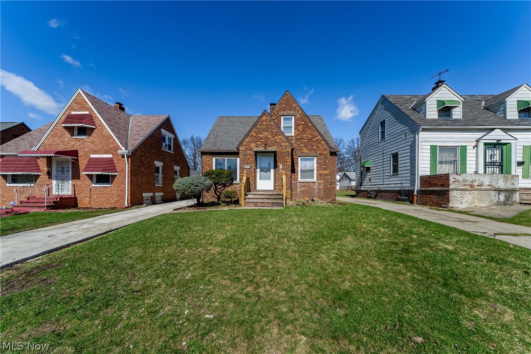 15705 Throckley Avenue Cleveland OH 44128