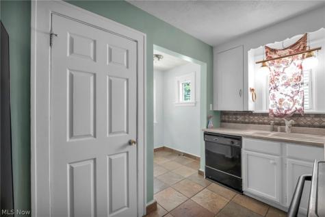 21821 Wilmore Avenue Euclid OH 44123