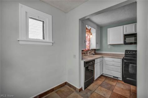 21821 Wilmore Avenue Euclid OH 44123