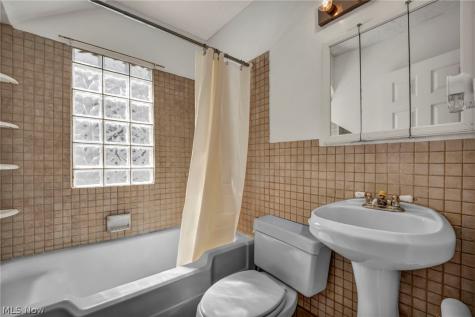 21821 Wilmore Avenue Euclid OH 44123