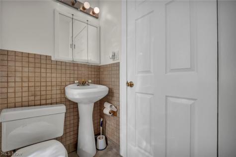 21821 Wilmore Avenue Euclid OH 44123