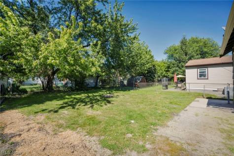 21821 Wilmore Avenue Euclid OH 44123