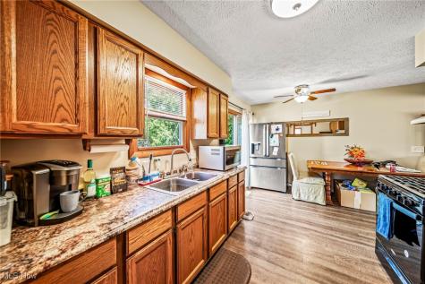 30317 Thomas Street Willowick OH 44095