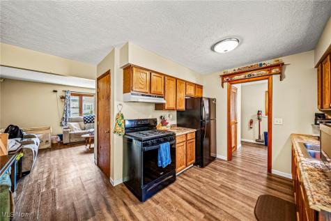 30317 Thomas Street Willowick OH 44095