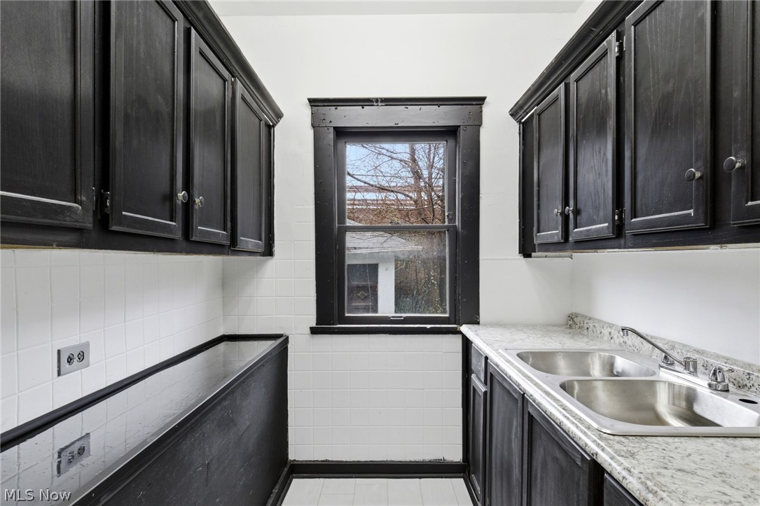 11816 Buckingham Avenue Cleveland OH 44120