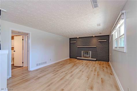 932 Richards Drive Louisville OH 44641