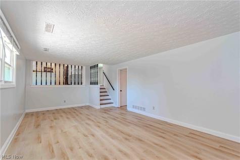 932 Richards Drive Louisville OH 44641