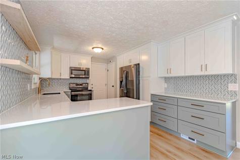 932 Richards Drive Louisville OH 44641