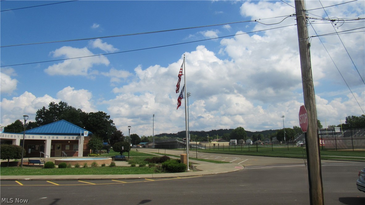 1202 N Uhrich Street Uhrichsville OH 44683
