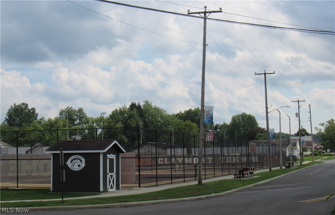 1202 N Uhrich Street Uhrichsville OH 44683