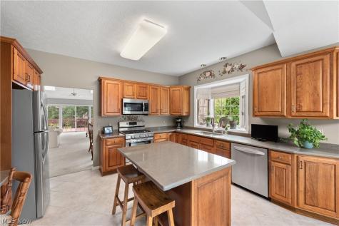 2137 Waters Edge Drive Westlake OH 44145